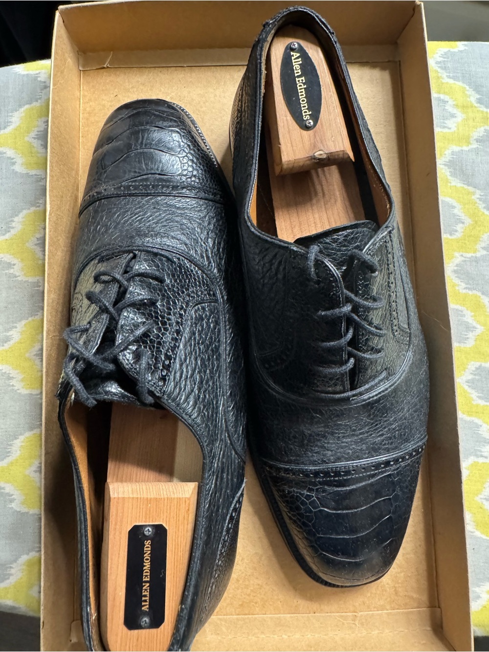 Mezlan Black Textured Leather Cap-Toe Oxfords